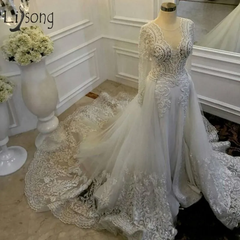 

Casamento Vintage Lace Bridal Dresses 2017 Long Sleeves Appliques Crystal Wedding Gowns Arabia O-neck Button Vestido De Noiva