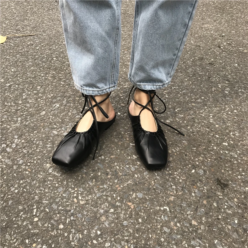 

Summer Spring 2019 woman shoes Shallow flat-bottomed niche new pleated strap lazy sandals black shoes for women Yasilaiya