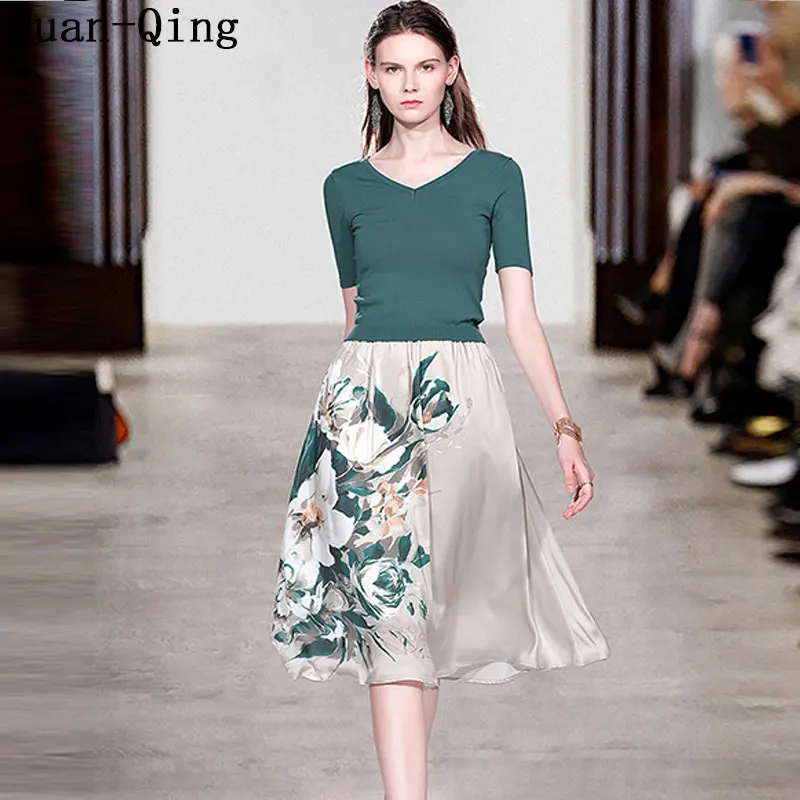 Ladies Summer Runway 2 Piece Set Women Sexy V-Neck Pullover Knitwear Short Tops + Vintage Printed Long Skirt Two Suits |