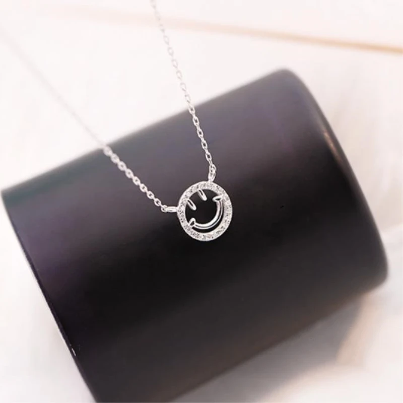 

Exquisite Smiley Clavicle Chain Gift 925 Sterling Silver Temperament Personality Fashion Female Necklace SNE096