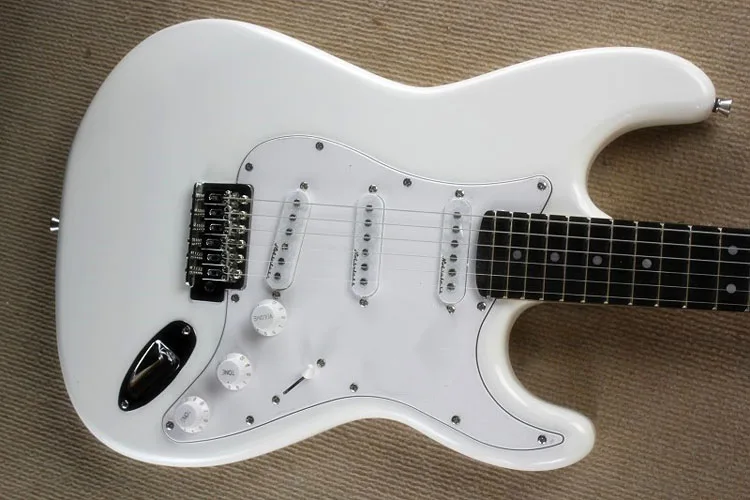 

Luxury White ST Electric Guitar 22 Frets Fresh Musical Instrument, Ebony Fingerboard SSS Artech Pickups