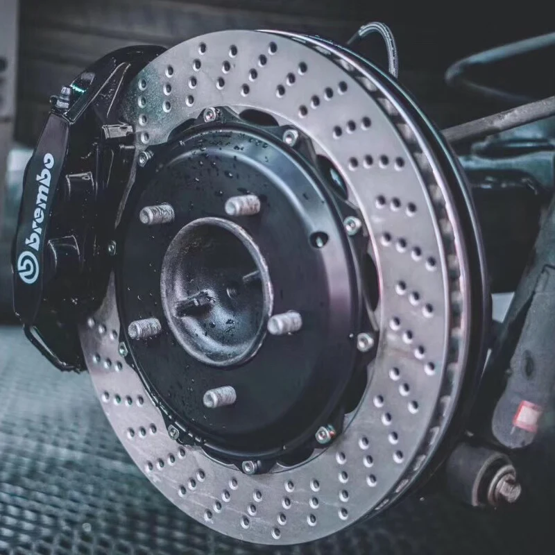 Lexuz LX570 передний BREMBO GT6+ 405 мм вентилируемый Просверленный задний BREMBO GT4+ 380 мм вентилируемый Просверленный