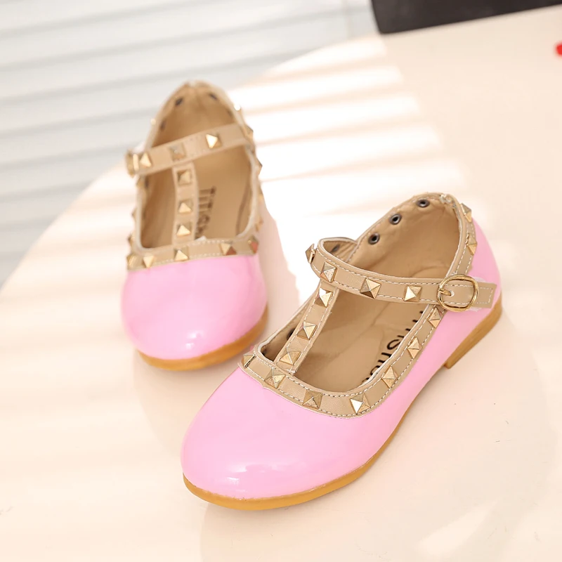 Новое поступление; обувь с заклепками для девочек; Праздничная обувь с Т-образным ремешком для детей; детская обувь на плоской подошве; модная обувь для маленьких принцесс; сандалии для больших девочек; MCH097 - Цвет: Розовый