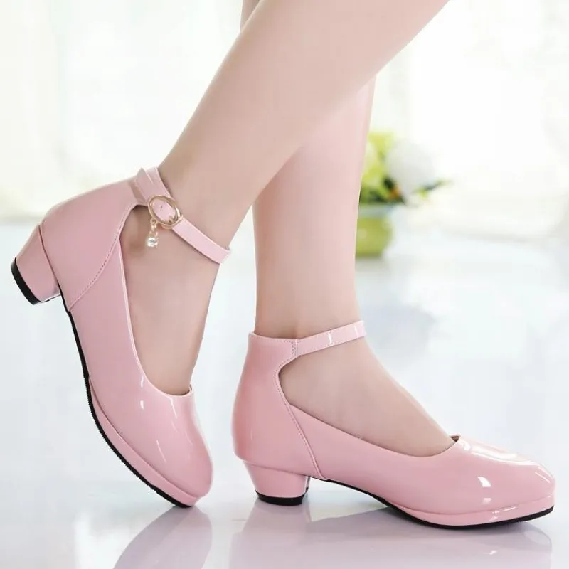 Кожаная обувь для девочек; детские сандалии принцессы; модная школьная обувь с бриллиантами; Летняя детская обувь для свадебной вечеринки; 26#-37 - Цвет: Розовый