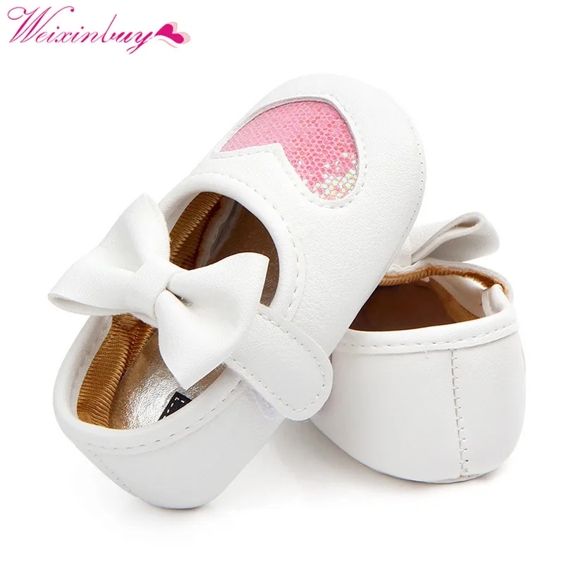 4 цвета детская обувь весна новорожденный Мода в форме сердца детская обувь для девочек первые ходунки детская обувь принцессы