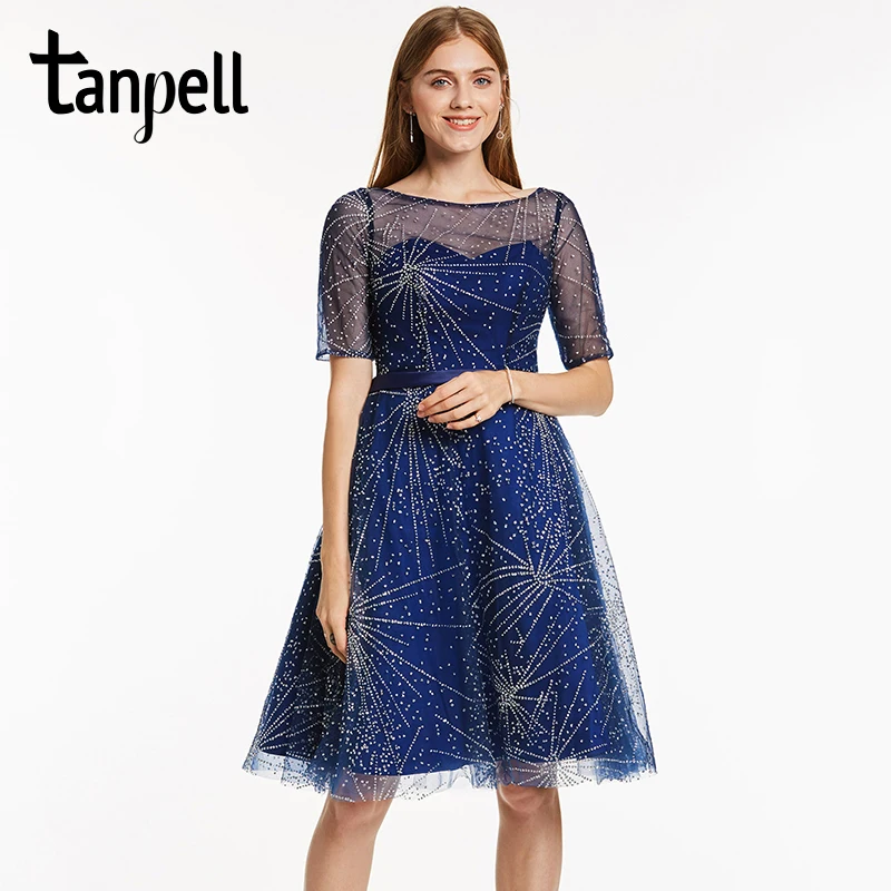 Коктейльное платье Tanpell с глубоким круглым вырезом и бисером темно синее
