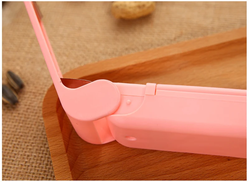 QuickDone-Vacuum-Food-Sealer-Plastic-Bag-Heat-Sealing-Snacks-Sealer-Machine-Poly-Tubing-Plastic-Bag-Kit-Tool-KC1618 (9)