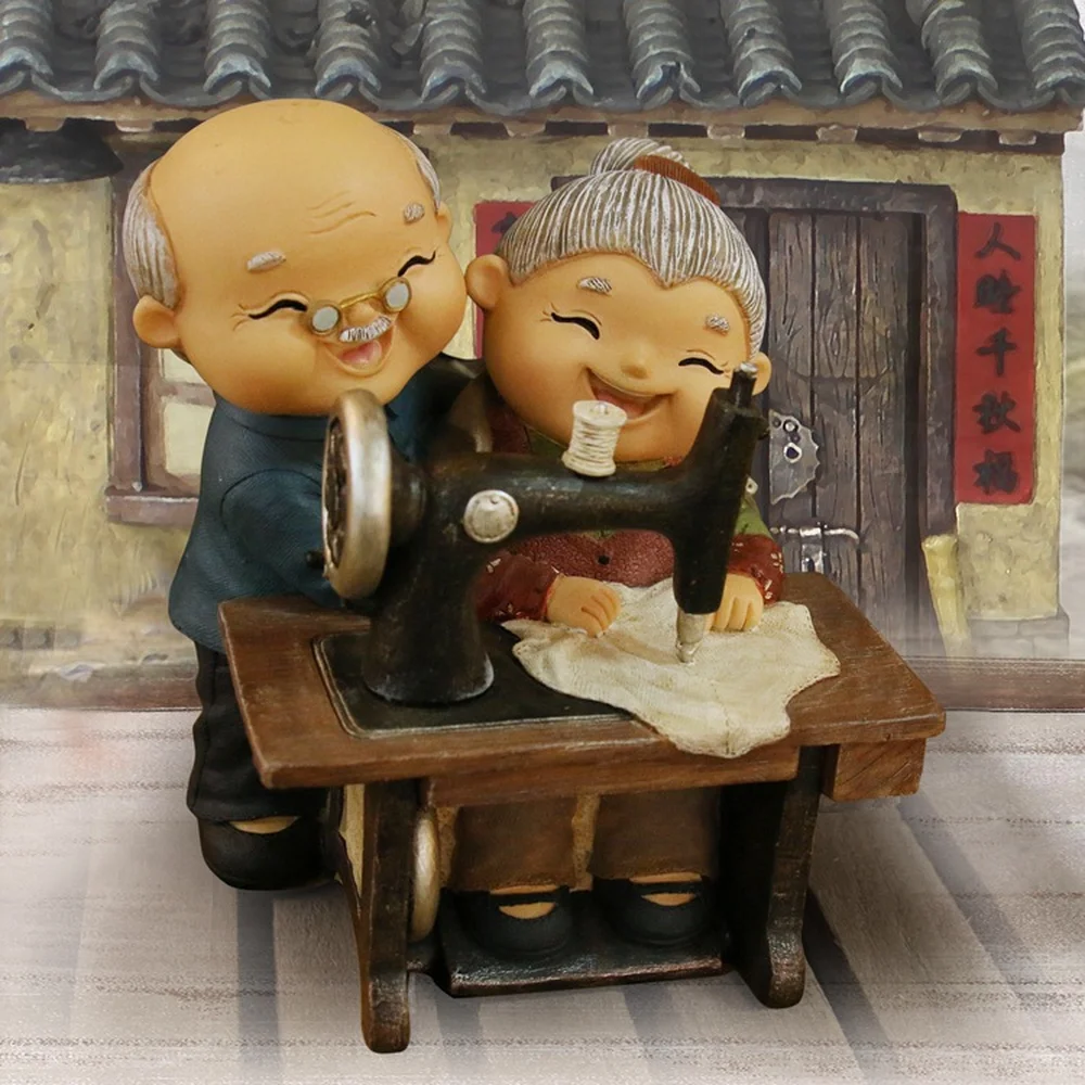 

1 PCS Chinese Creative Wedding Birthday gifts old and old lady lovers home figure resin ornaments sewing machine LU709356