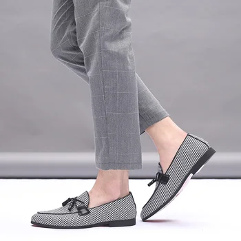 

2020 Luxury Man Designer Leather Shoes Fashion Men Canvas Formal Shoes Pointed Toe Classic Wedding Casual Flat Shoes Plus Size