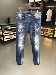 Модные Для мужчин джинсы 2019 взлетно-посадочной полосы роскошь известный бренд Европейский дизайн вечерние стиль Мужская одежда WD03885