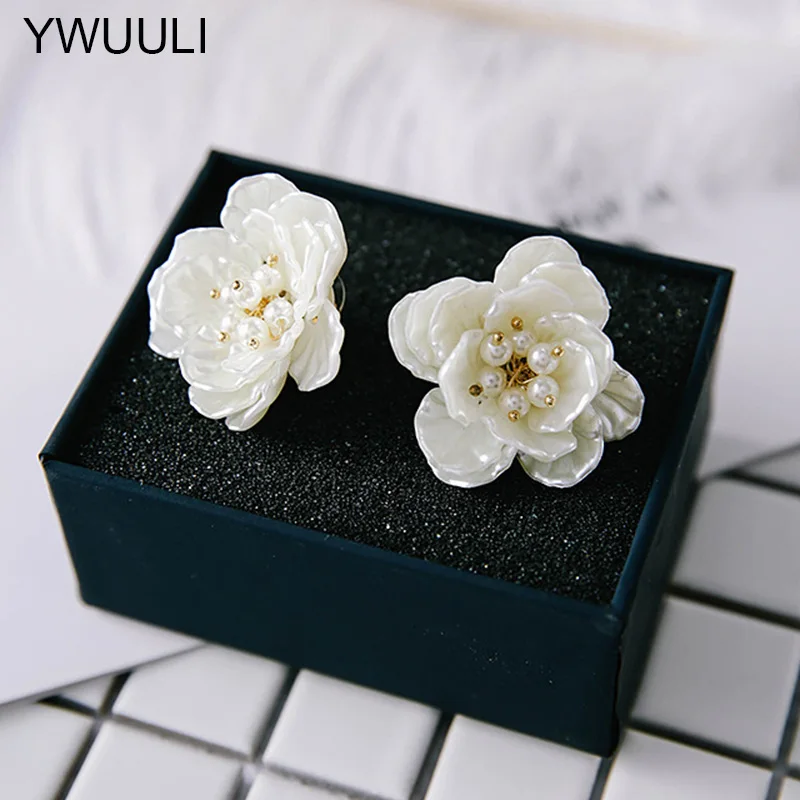 

Imitation Shell Flower Stud Earrings For Women Korean Style Ear Jewelry Vintage Statement Elegant Fashion Earing Brincos A-XE415