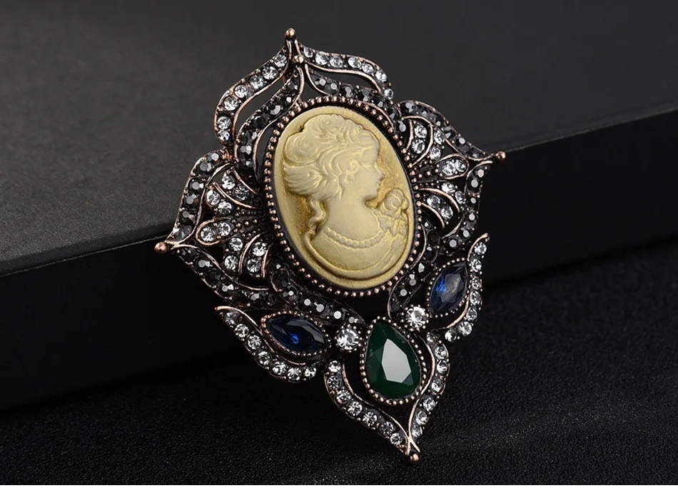 Vintage-Queen's-Cameo-Crystal-Brooch-Pins_06