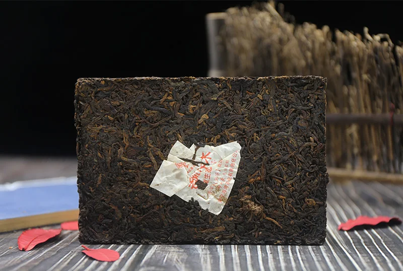 Haiwan 2010 Shu Pu-erh "Lao Shu Qiao Mu" спелый кирпич партия 101 Pu-erh 250 г