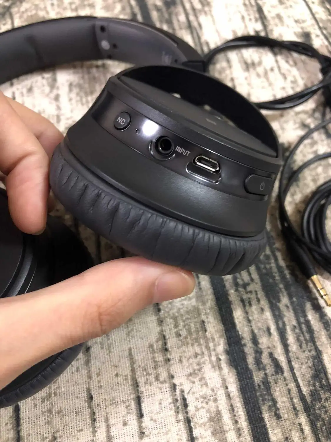 https://ae01.alicdn.com/kf/HTB1D5yte8Cw3KVjSZFuq6AAOpXad/SONY-auriculares-CH700N-de-segunda-mano-inal-mbricos-por-Bluetooth-con-cancelaci-n-de-ruido-WH.jpg_Q90.jpg