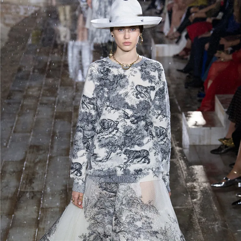 Runway Designer Sweaters 2018 Vintage Black Tiger zoo Print Sweater Women Long Sleeve Knitted Loose Pullover Sweater Runway Designer Sweaters 2018 Vintage Black Tiger zoo Print Sweater Women Long Sleeve Knitted Loose Pullover Sweater