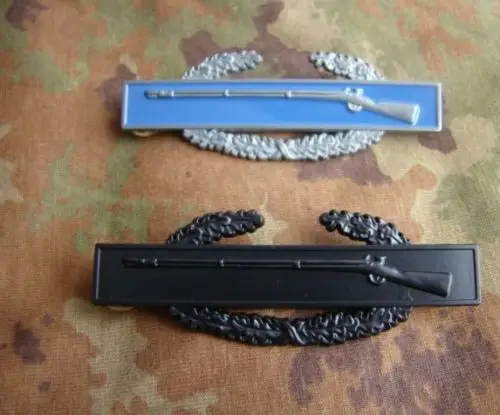 

WW2 PAIR OF US ARMY USA MILITARY ARMY COMBAT INFANTRY METAL RIFLE BADGE PIN