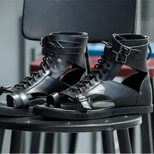 Новые модные мужские кожаные сандалии на шнуровке Повседневная обувь на плоской подошве в римском стиле украшенная пряжкой с открытым носком