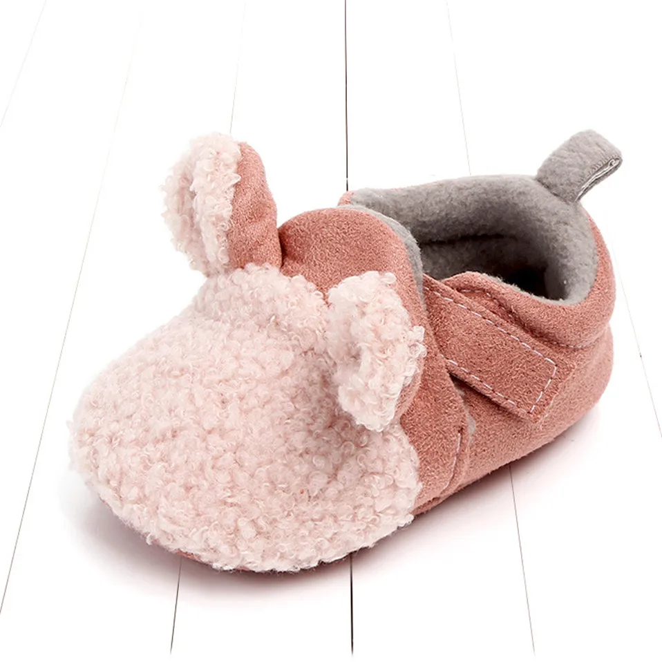 Новое поступление; милая обувь для новорожденных; тапочки для маленьких девочек и мальчиков; теплые Нескользящие зимние тапочки с изображением животных для начинающих ходить - Цвет: Pink