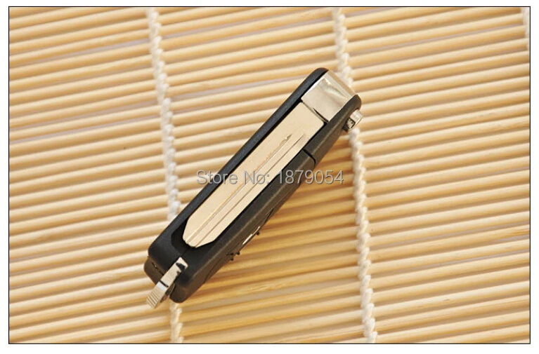 2 Butons(Big Buttons) Chrysler Modified key shell without Battery Clamp (3).jpg
