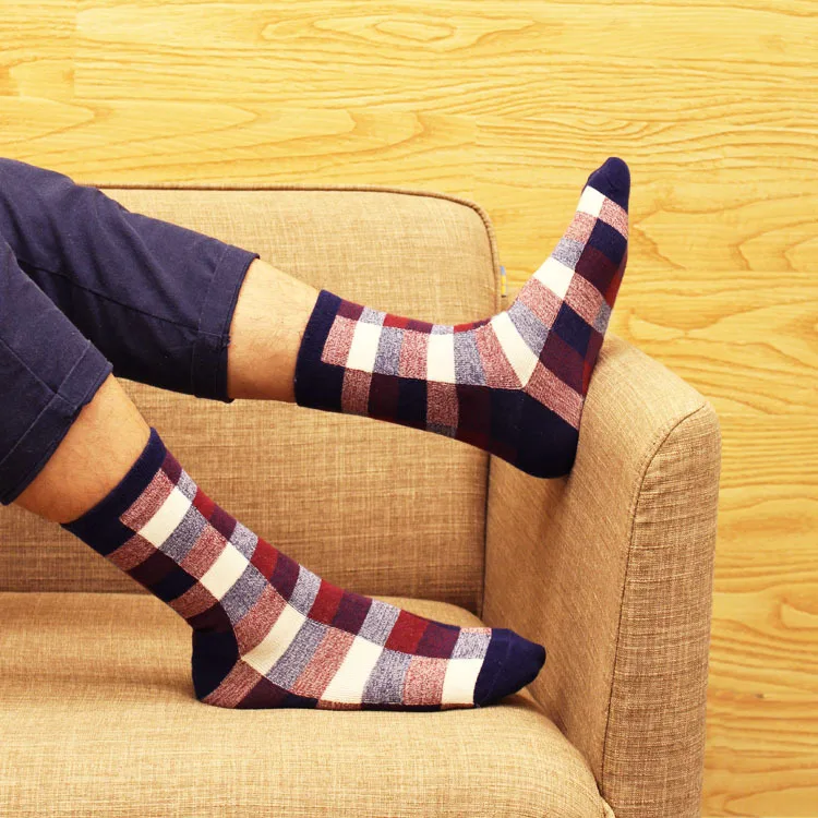 4 пар/лот 2018 Новый Для мужчин модные хлопковые носки британский стиль Красочный плед Повседневное Носки Чулки для мужчин