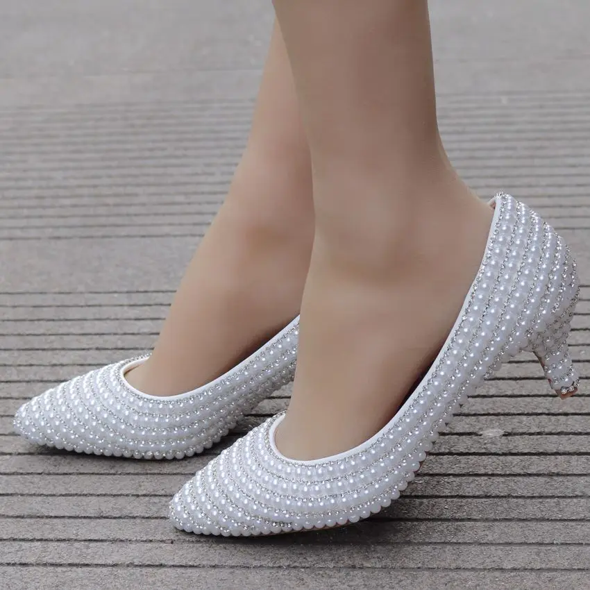 Женские туфли-лодочки с украшением в виде кристаллов; свадебные туфли; Весенняя Свадебная обувь на высоком каблуке с закрытым носком; модельные женские туфли на тонком каблуке с острым носком