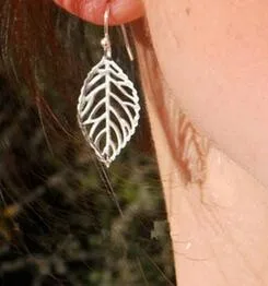 

European and American fashion jewelry simple Tucson-based metal leaf earrings wholesale women