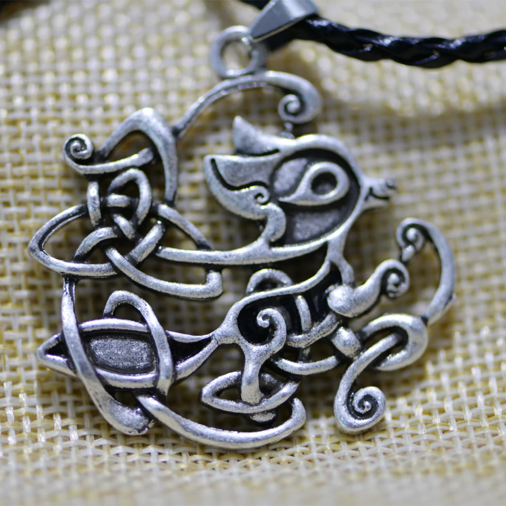 

LANGHONG 1PCS The Animal Necklace Celtics Fox Necklace for Women and Men Jewelry