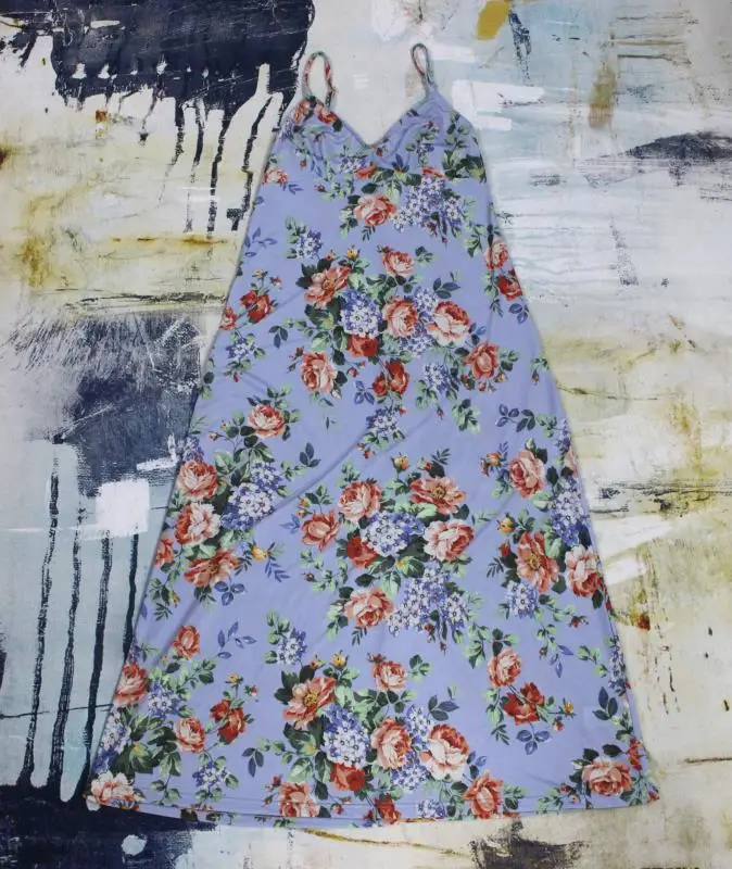 Женское сиреневое длинное платье с цветочным принтом и эластичными манжетами и поясом в горошек