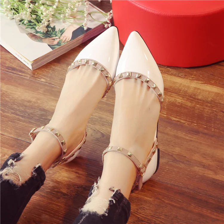 EOEODOIT плоская подошва кожаная обувь Для женщин лето-осень босоножки на плоской подошве с заклепками; острый носок ботинки с пряжкой на лодыжке