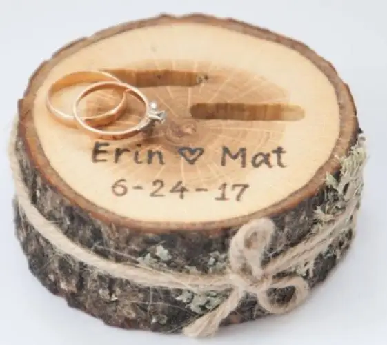 Индивидуальные свадебные подарки кольцо шкатулка персонализированные названия Дата Кольцо держатель природа деревянная плашка кольцо коробка для помолвки