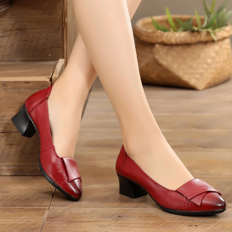 Новинка года; сезон весна-осень; женские вечерние туфли-лодочки из натуральной кожи; обувь на среднем каблуке; Лоферы для работы; женская обувь с острым носком; n837 - Цвет: Красный
