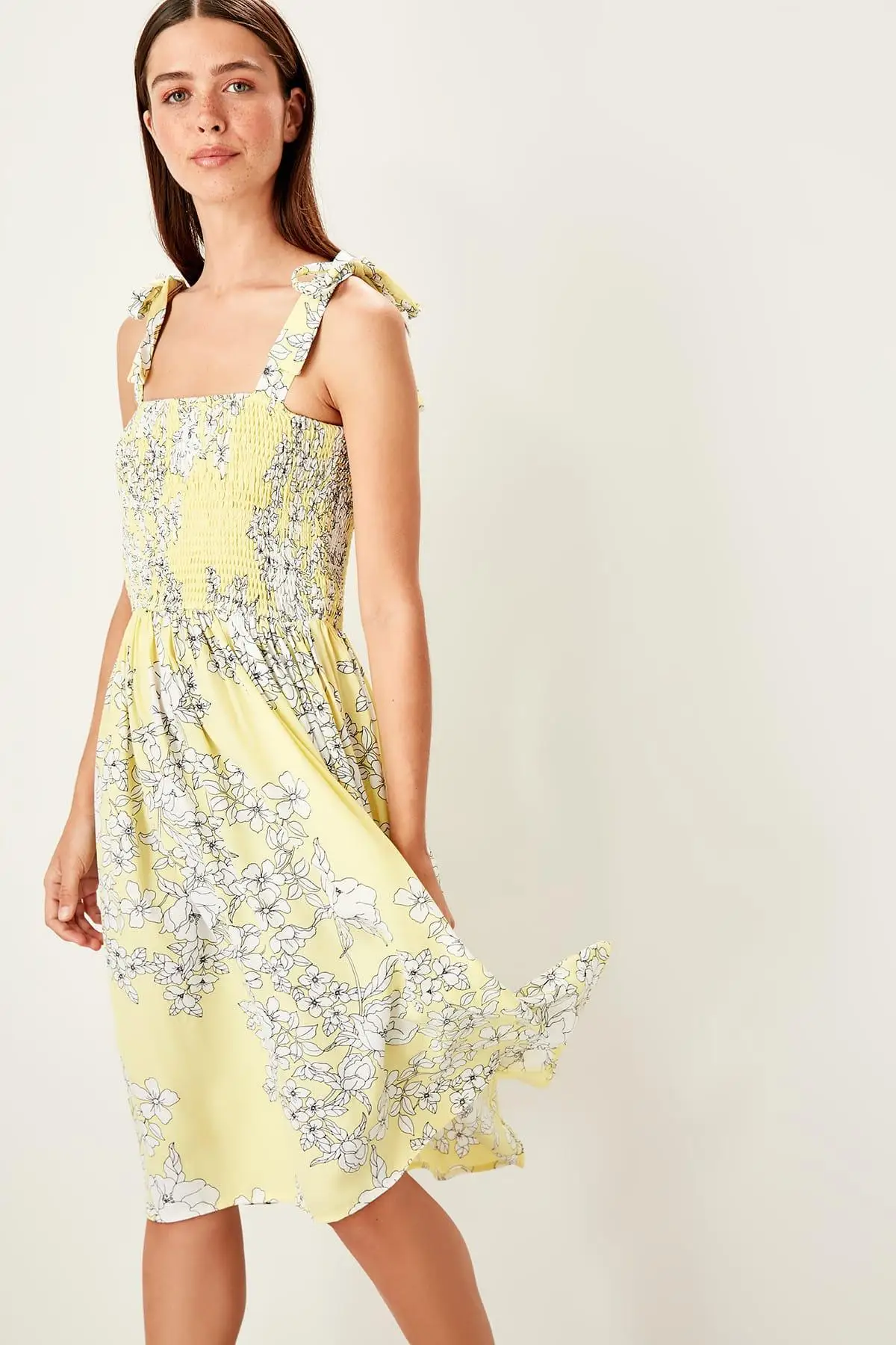 

Trendyol Yellow Print Dress TWOSS19XM0146