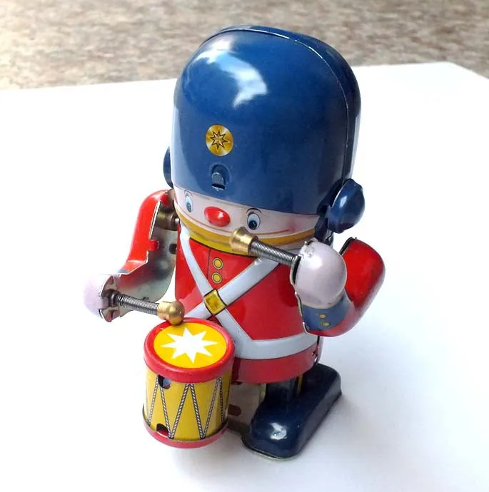 Classic Handmade Tinplate Clockwork Toys Boys Collectibles Robot Toy 3.