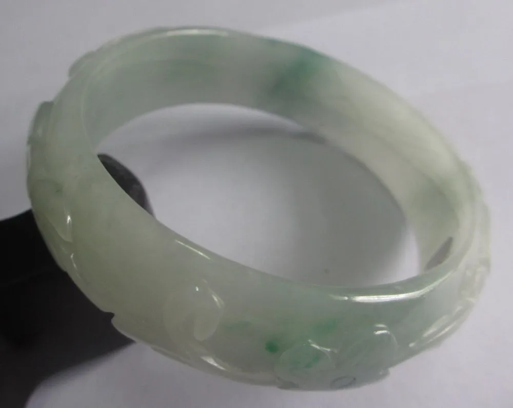 

2984 NATURAL BEAUTIFUL HAND-CARVED GREEN JADEITE JADE GEMS BANGLE BRACELET