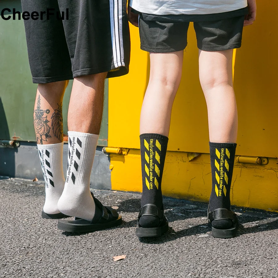 

2019 Fashion Casual Socks Letter Rhombus Hiphop Happy Crazy Socks Streetwear Fashion Personality Socks Gift for Men