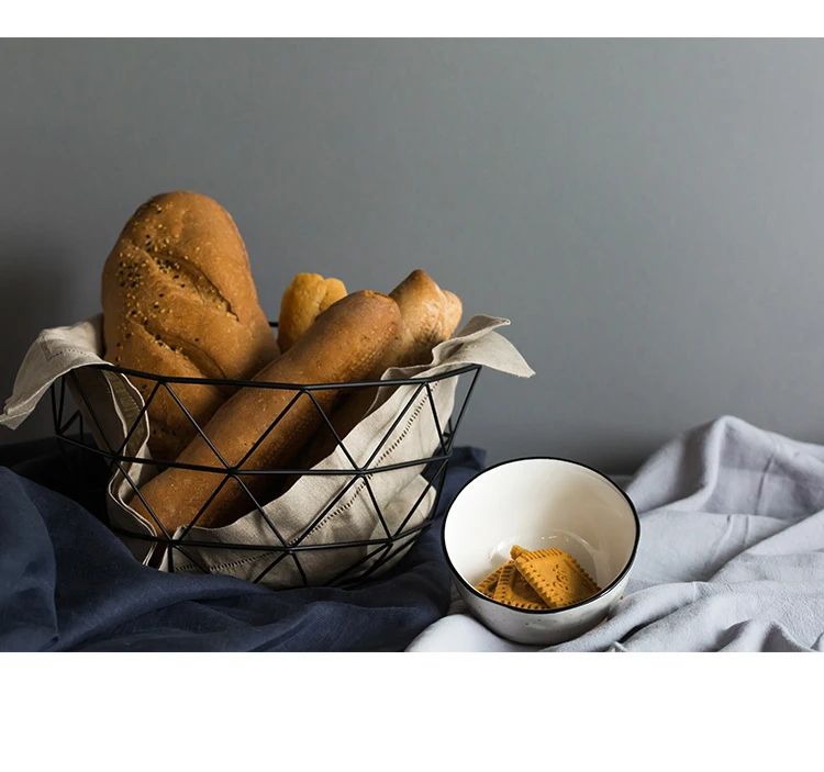 اعتصامات الأسود الغذاء الفاكهة المطبخ المعدنية الاسكندنافية الحديثة مجلة كتاب سلك أشتات تخزين سلة الخبز الحديثة الجدول النمط الصناعي