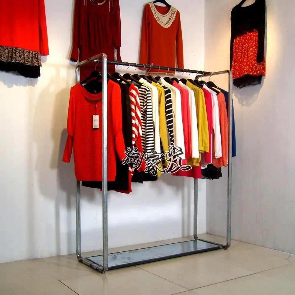 Стойки в магазин одежды - 92 фото