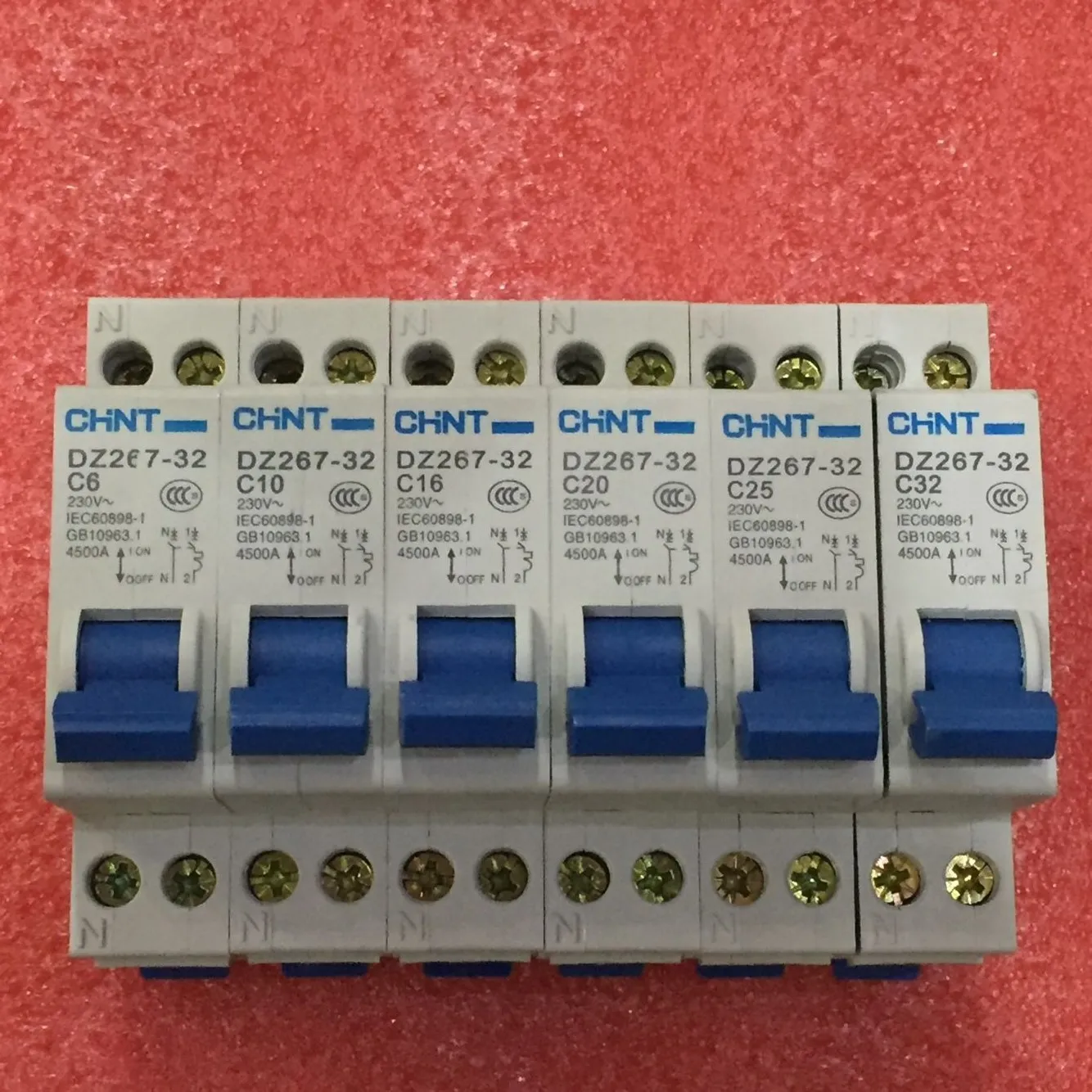 Новый китайский автоматический выключатель 1P + N 6A 10A 16A 20A 25A 32A Двойной вход и