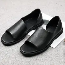 Новая мода лето Пляжные сандалии для мужчин; дышащие повседневные туфли из натуральной кожи Для Мужчин's сандалии, держащиеся на ногах за счет перепонки между большим и указательным пальцами