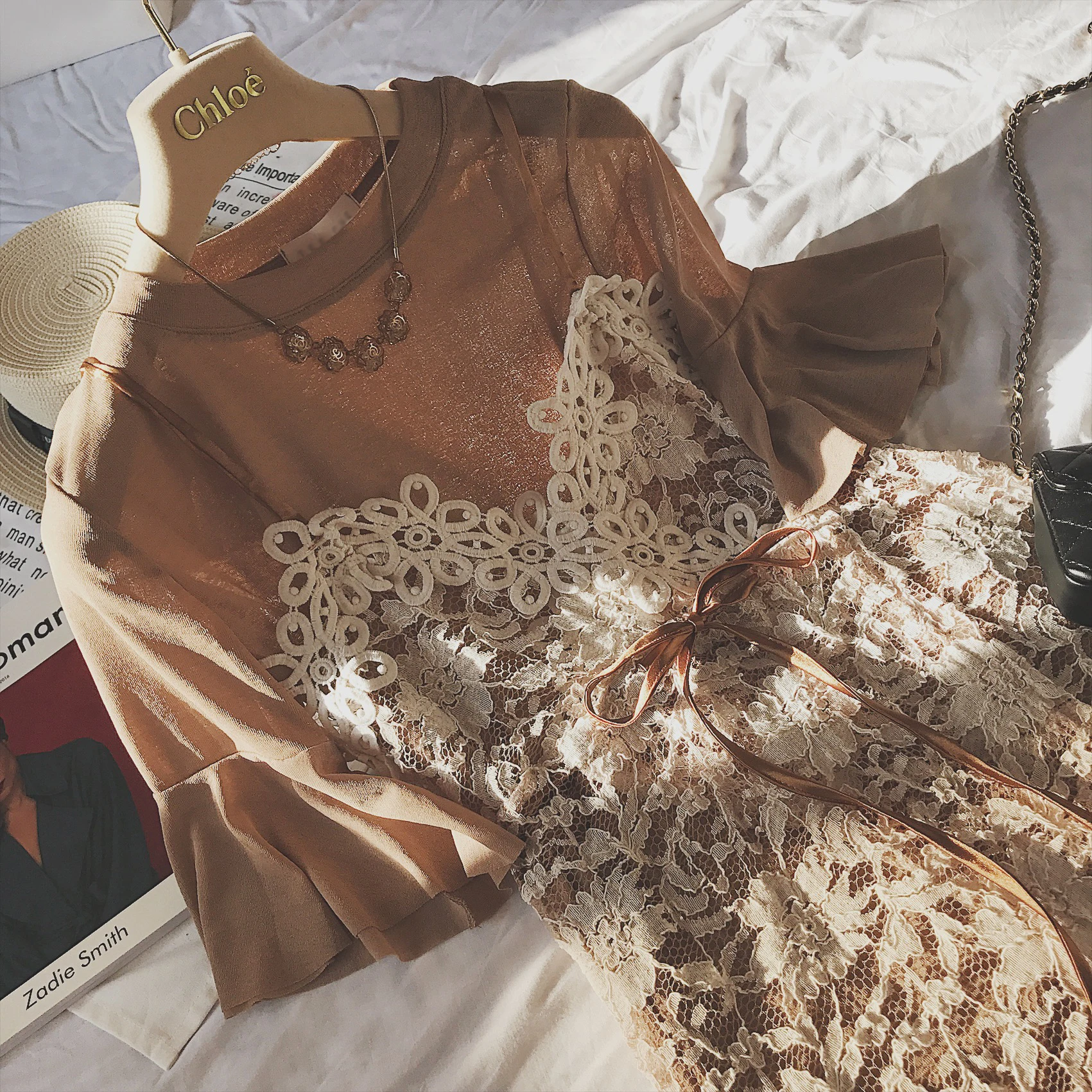 

2019 Summer Elegant Hollow Lace Sling 2 Suits Casual High Street Pullover Women's Sets Flare Sleeve Lace Women's Sets