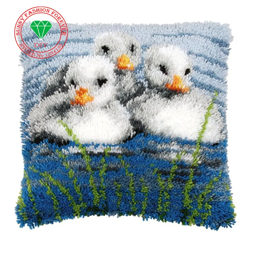 0_Little-Ducks-Latch-Hook-Cushion_21001b