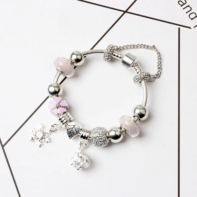 

Bohemian Style Creative DIY White Glass Beads Bracelets Small Fresh Snowflake Crystal Pendants
