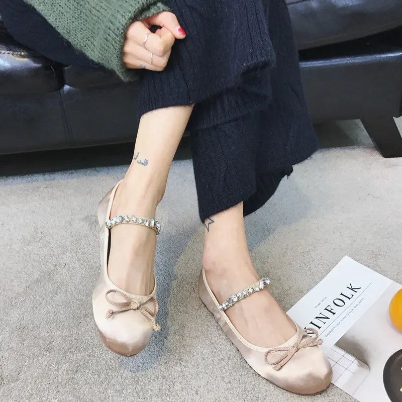 

2018 summer new casual flat ballet shoes fashion rhinestone bow women's shoes.