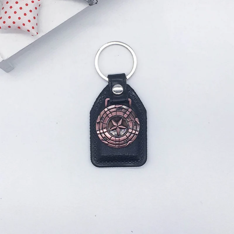 

Custom Men Leather Anime Key Chain Captain America Keychain Metal Car Key Ring Spiderman Holder Jewelry Gift Souvenirs