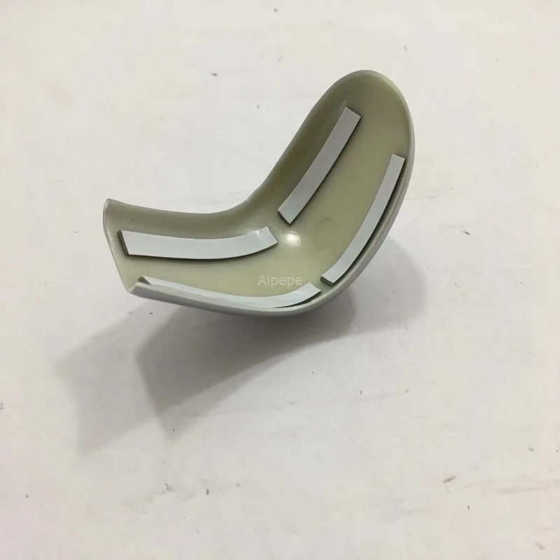 (4)