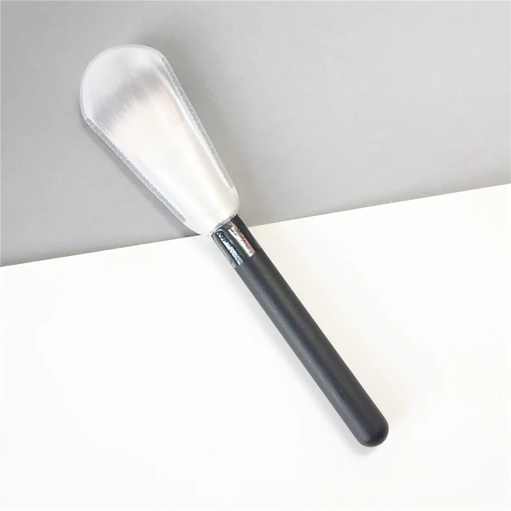 MAC 127 Split Fibre Face Brush _ 10