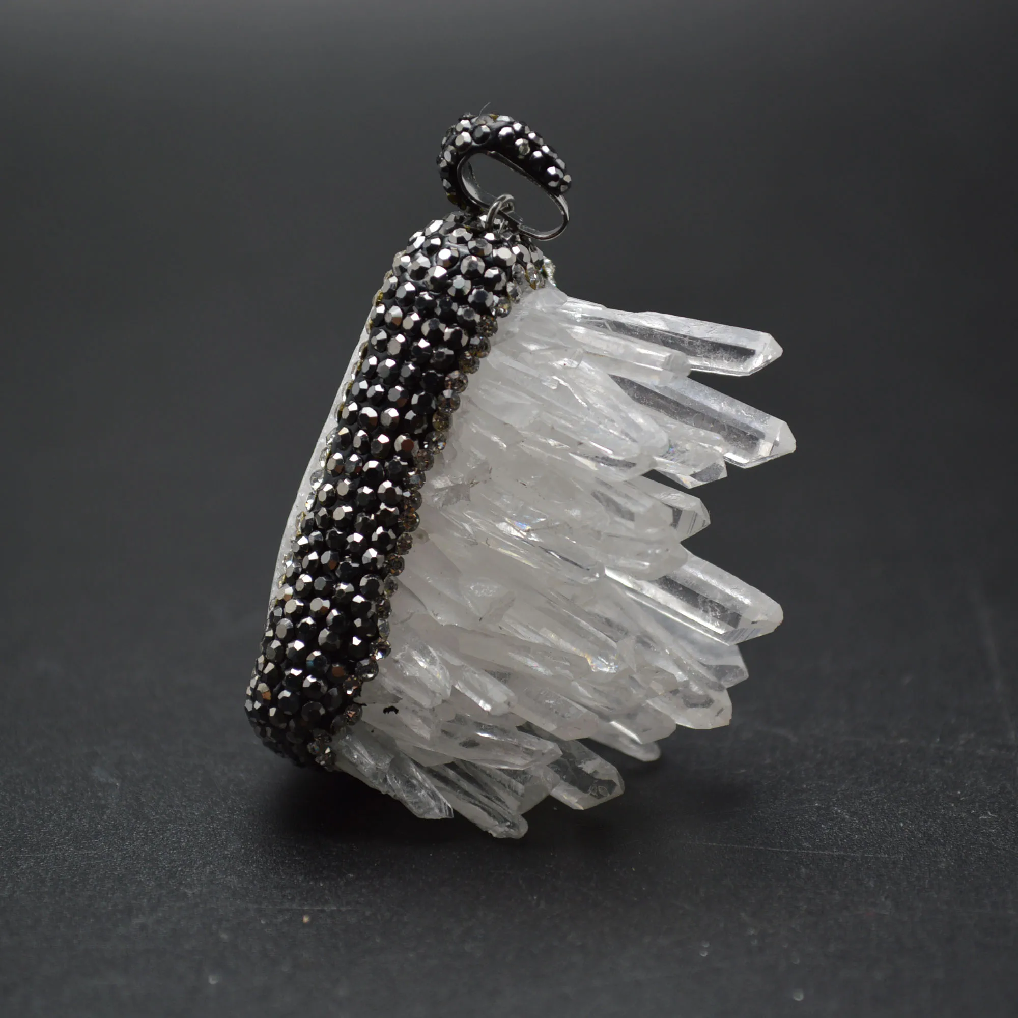 

Natural Clear Crystal Mineral Rough Stone Pendant Paved Black Crystal Beads Fashion Jewelry