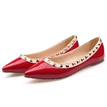 Бренд Туфли без каблуков женская повседневная обувь на плоской подошве элегантная женская Заклёпки острый носок женская обувь на плоской подошве Лакированная кожа Мокасины для женщин Дамская мода