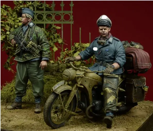 1/35 два солдата Второй мировой войны без автомобиля Набор фигурок солдат из смолы