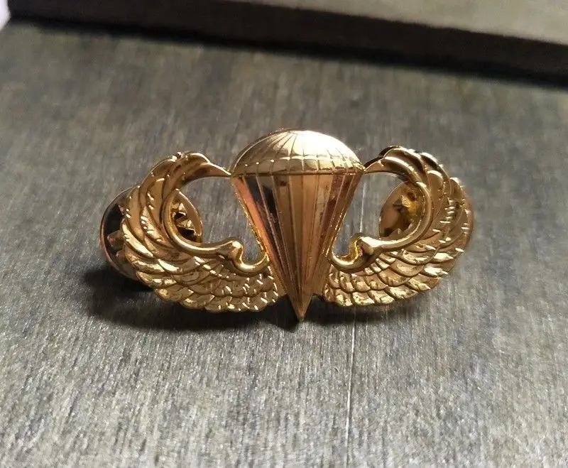 

WW2 STYLE US ARMY AIRBORNE PARACHUTE MILITARY JUMP WING BADGE INSIGNIA GOLD